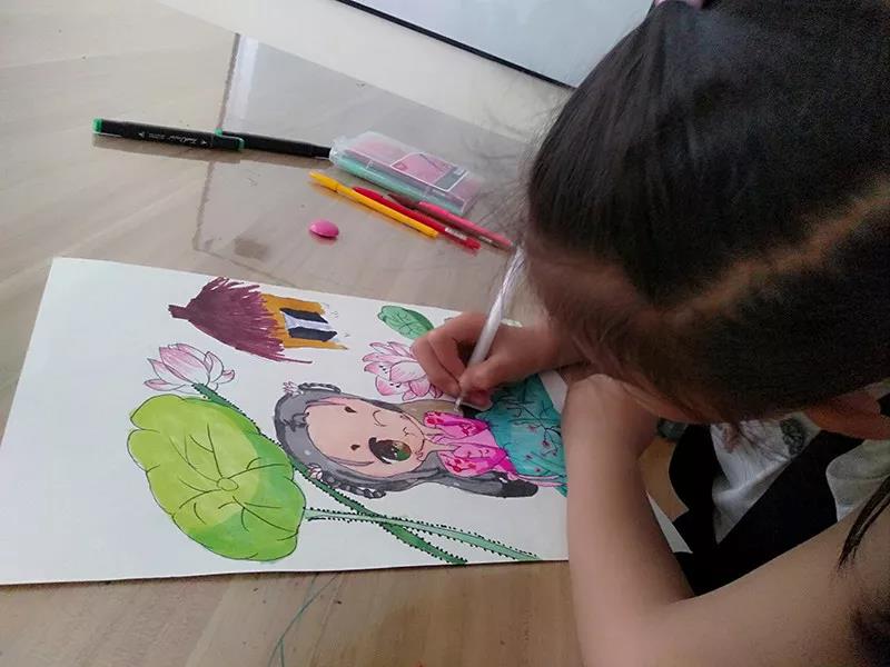 美术课也许是唯一一个永远都没有枯燥的重复、永远都不会出现固定法则的学科。