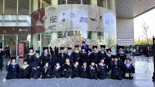 西大学士服体验