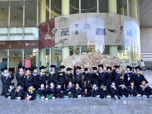 西大学士服体验